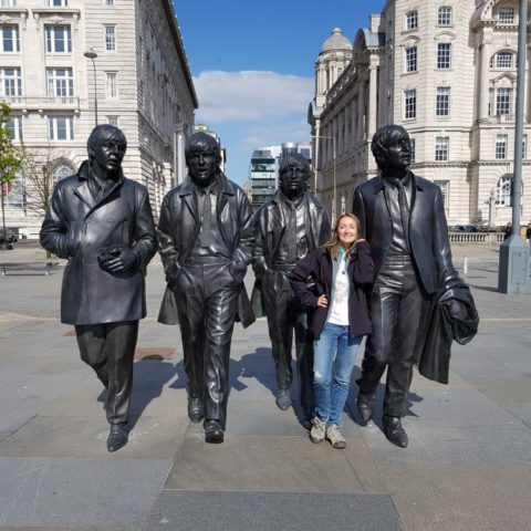 Przy pomniku Beatlesów na Pier Head