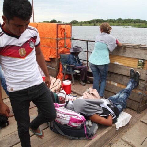 Podczas podróży łodzią po rzece Paragwaj.